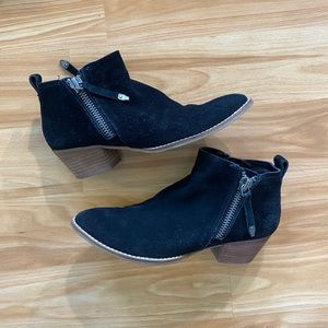 Dolce vita black suede bootie size 6.5